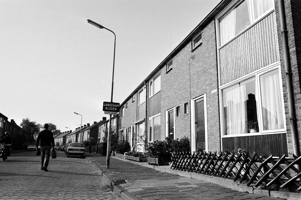 Straat in de wijk Zelling in Gouderak, Bestanddeelnr 932-3915