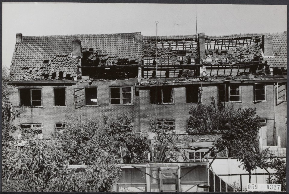 Straaljager neergestort op huizenrij, Bestanddeelnr 059-0327