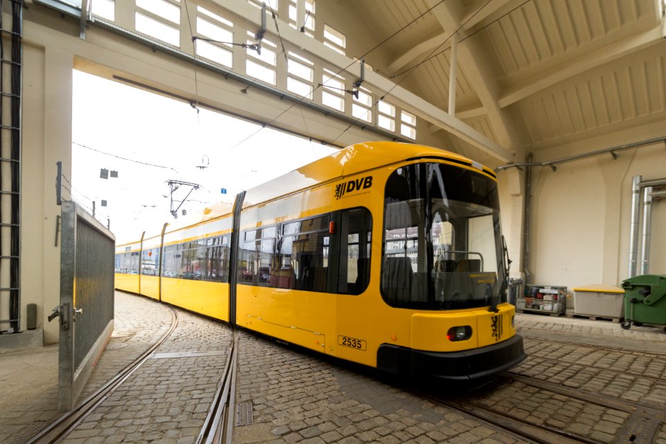 Straßenbahnwagen 2535 im Betriebshof Waltherstraße Dresden