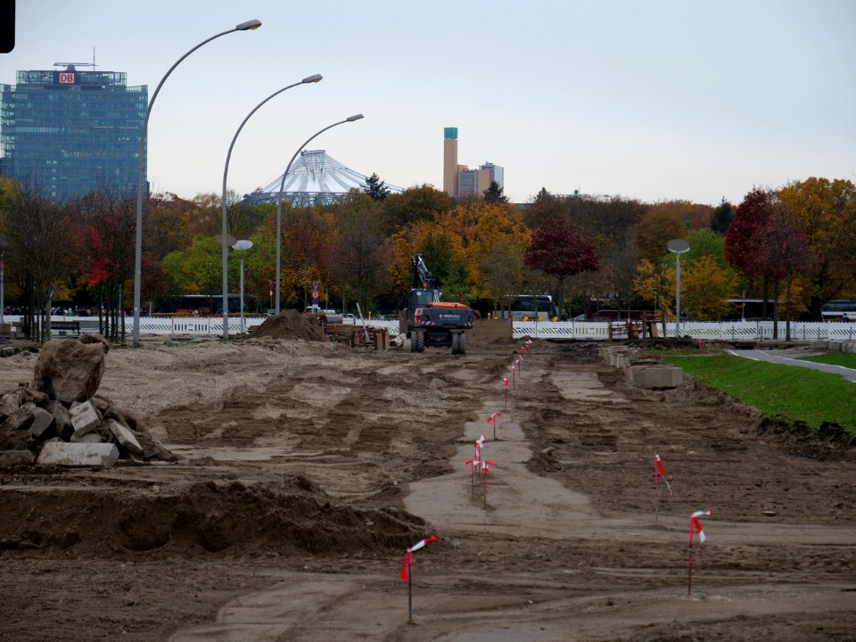 Street construction at Spreebogen on 2019-11-08 03