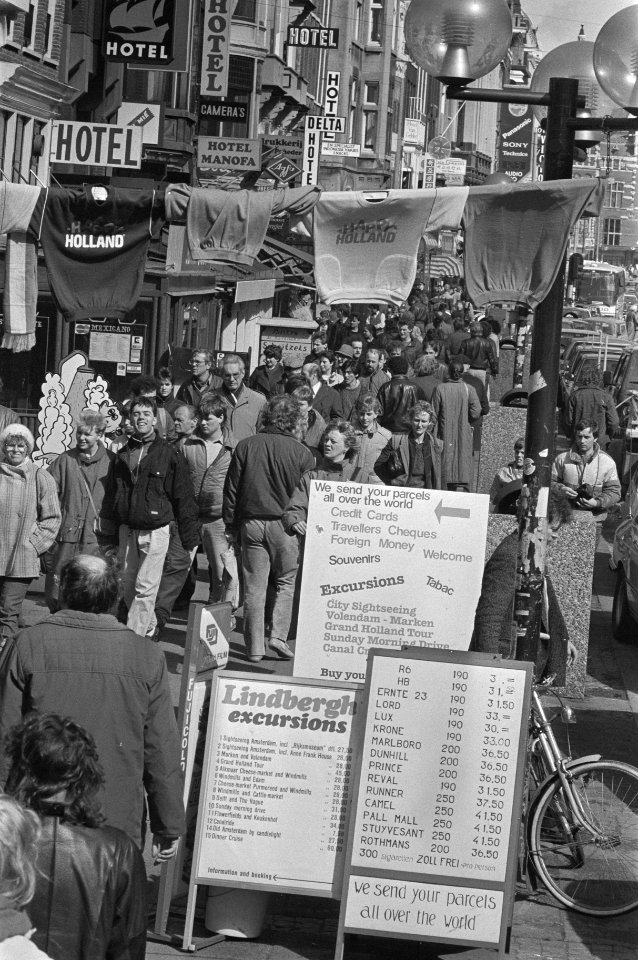 Straatbeelden, reclame, menigte, Bestanddeelnr 933-6119
