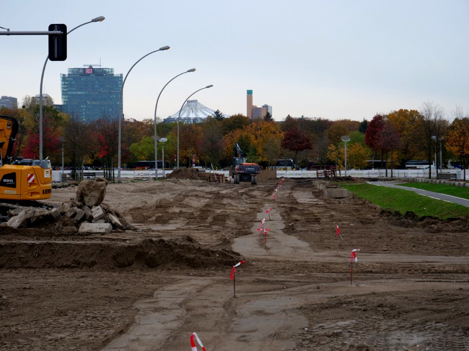 Street construction at Spreebogen on 2019-11-08 02