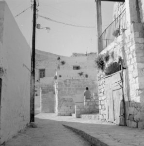 Straatbeeld in de kunstenaarskolonie bij Safad (Safed) Woningen met smeedijzere, Bestanddeelnr 255-3991
