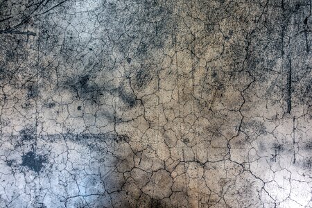 Fracture cracked wall
