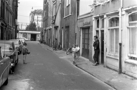 Straat met huizen die gesloopt gaan worden, Bestanddeelnr 922-6544