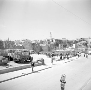 Straatbeeld buiten de stadsmuur, Bestanddeelnr 255-5293