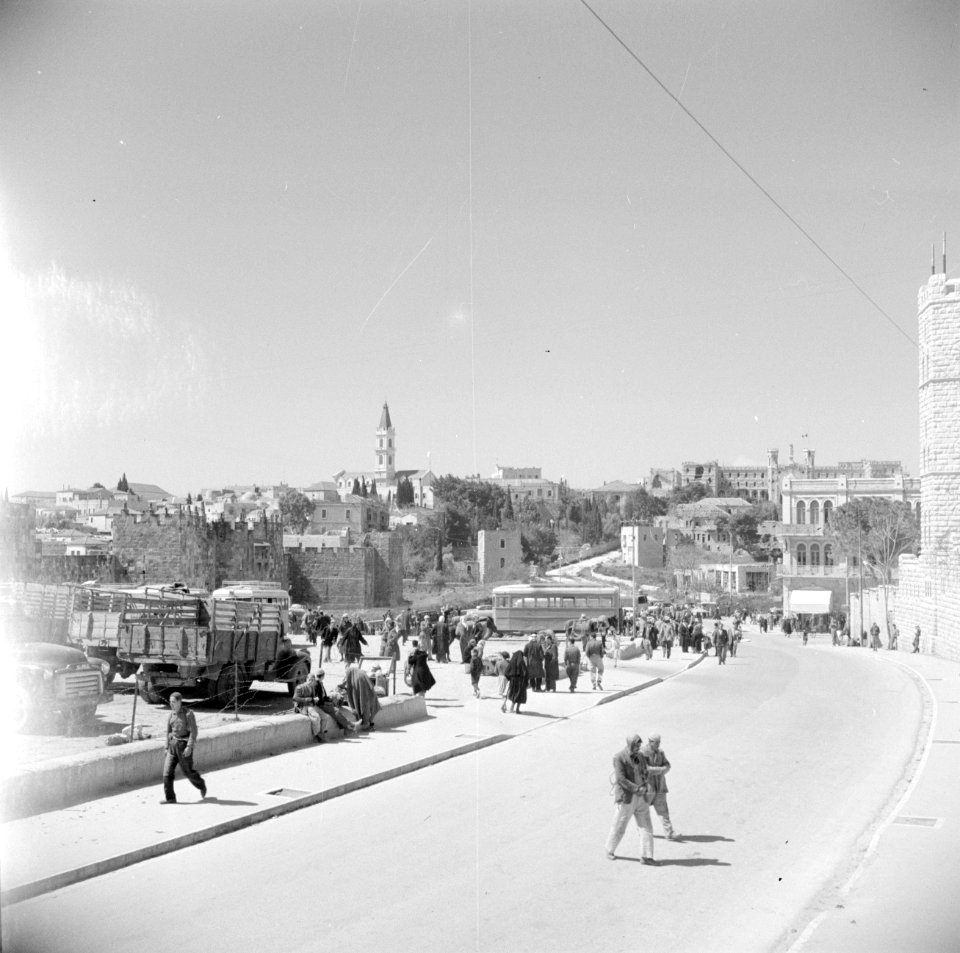 Straatbeeld buiten de stadsmuur, Bestanddeelnr 255-5290
