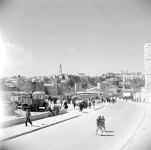 Straatbeeld buiten de stadsmuur, Bestanddeelnr 255-5290