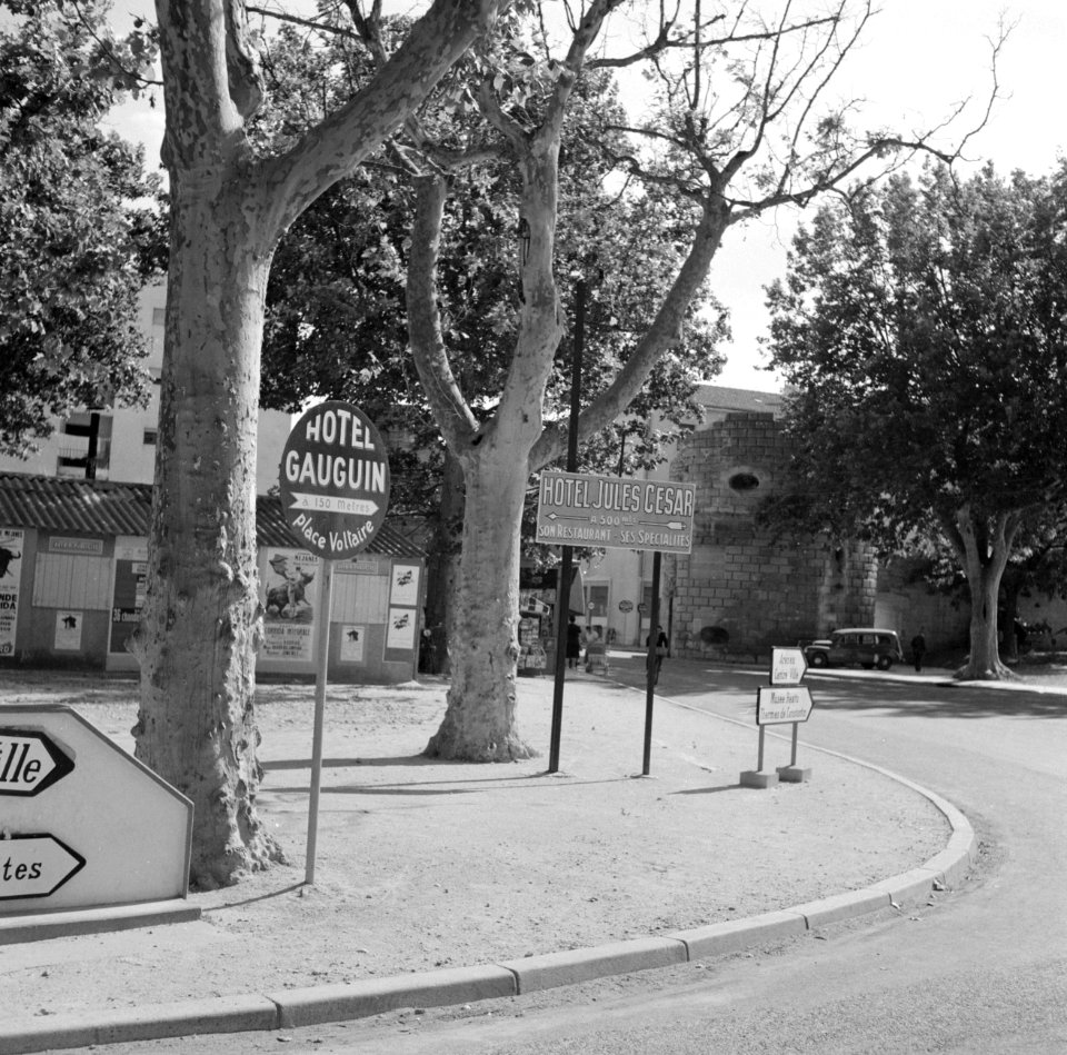 Straatbeeld in Arles, Bestanddeelnr 252-1881