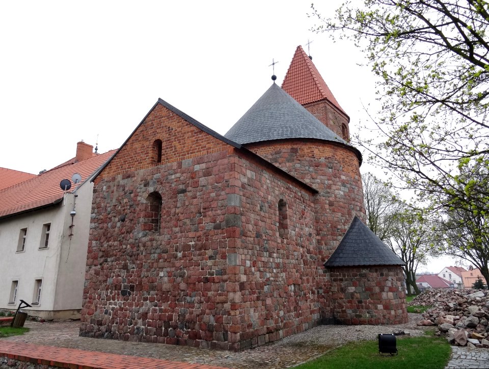 Strzelno rotunda sw Prokopa 6 4-2016