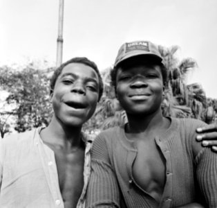 Straatbeeld Congolese jongens, Bestanddeelnr 926-7688