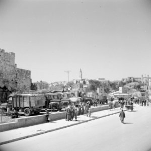 Straatbeeld buiten de stadsmuur, Bestanddeelnr 255-5292