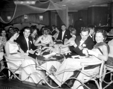 Studentenbal in Hamdorf te Laren van John Thoma, Bestanddeelnr 909-3725