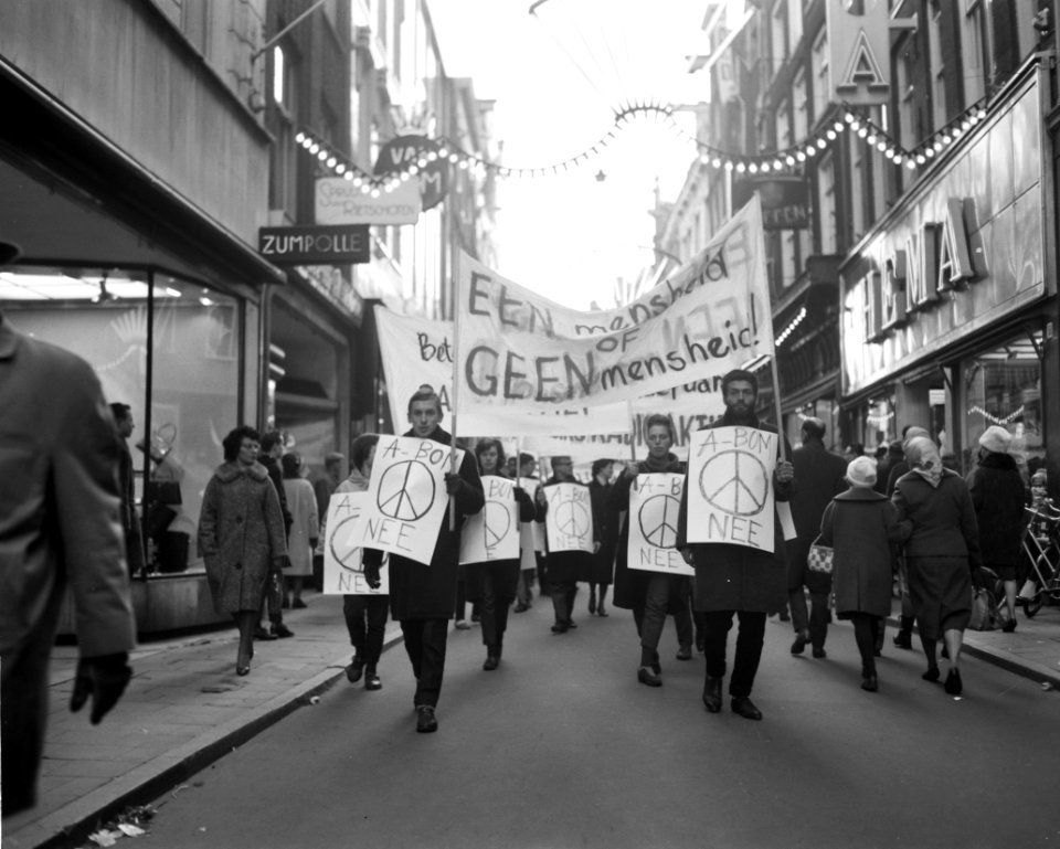Studentendemonstratie tegen A-bom in Amsterdam, Bestanddeelnr 913-2973