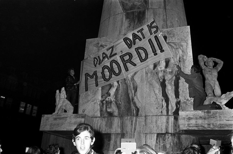 Studenten-demonstraties in Amsterdam enkele studenten bezetten Nationaal Monumen, Bestanddeelnr 921-7919
