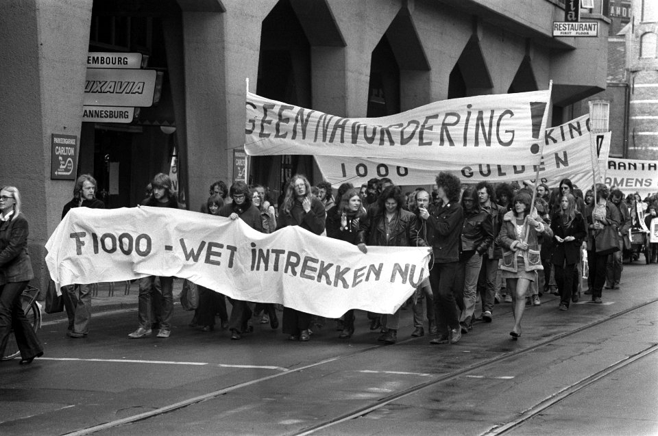 Studentendemonstratie in Amsterdam demonstranten onderweg, Bestanddeelnr 927-1438