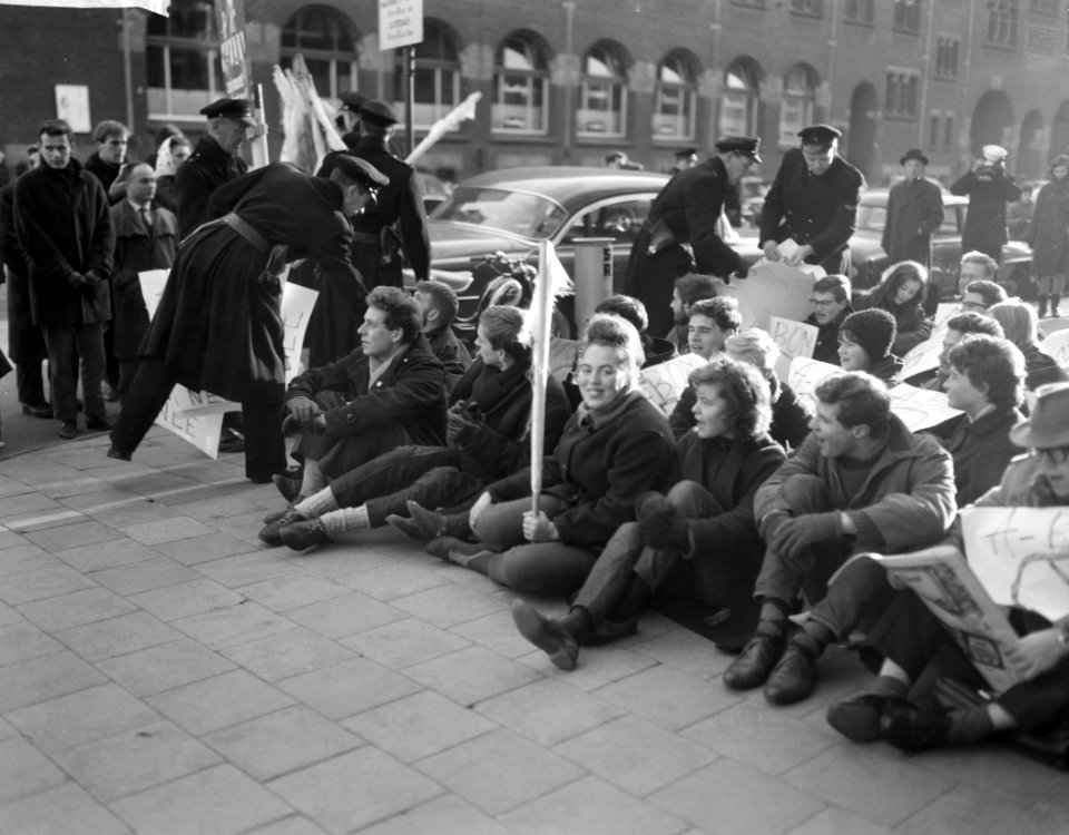 Studentendemonstratie tegen A-bom in Amsterdam, Bestanddeelnr 913-2972