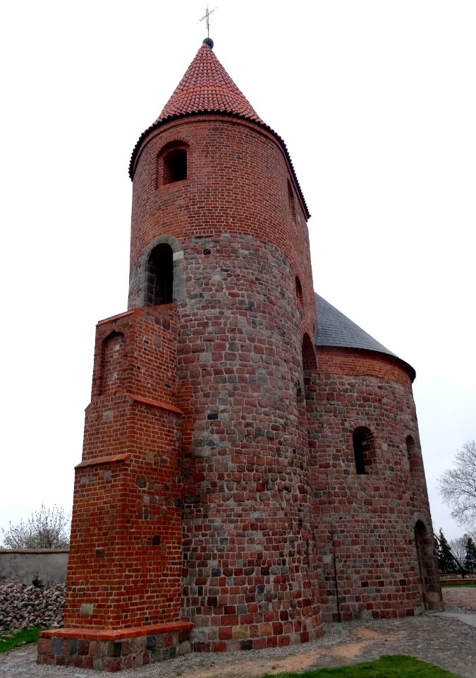 Strzelno rotunda sw Prokopa 1 4-2016