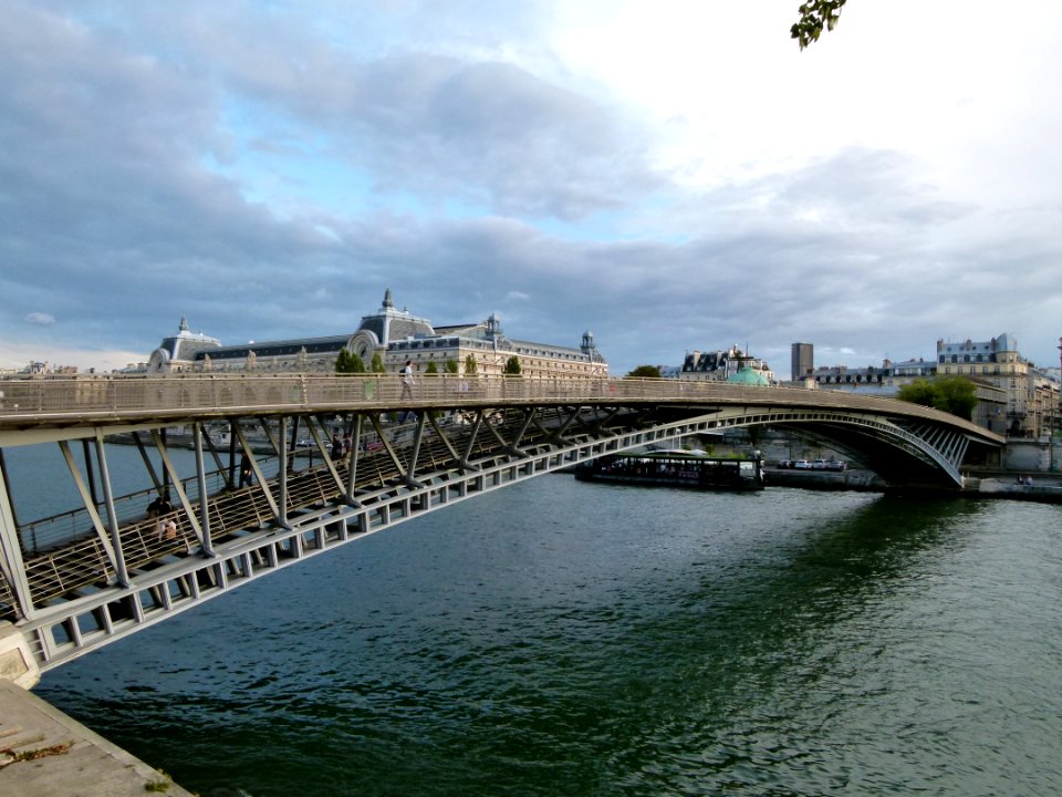Structure de la passerelle Léopold-Sédar-Senghor