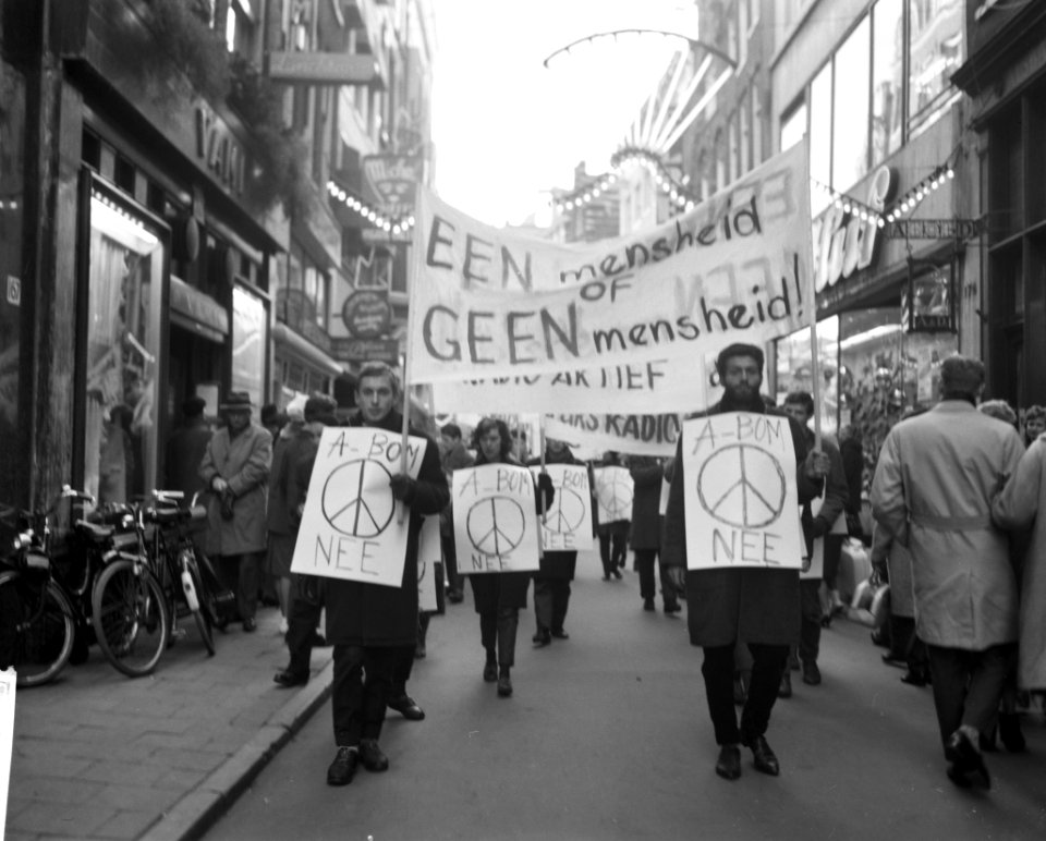 Studentendemonstratie tegen A-bom in Amsterdam, Bestanddeelnr 913-2970