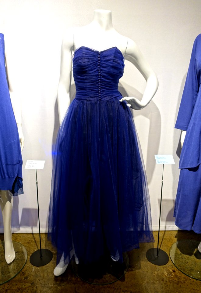Strapless dress, designer unknown, after 1950, synthetic fiber, plastic - Musée de la mode - Montreal, Canada - DSC07126