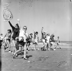 Strandzesdaagse van start Vol goede moed gaan ze op weg, Bestanddeelnr 915-3895