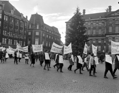 Studentendemonstratie tegen A-bom in Amsterdam, Bestanddeelnr 913-2974