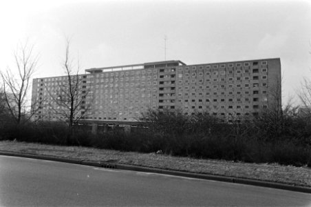 Studentenflat Zilverberg in Amsterdam-Noord vertoont grote gebreken en moet mi, Bestanddeelnr 931-9736
