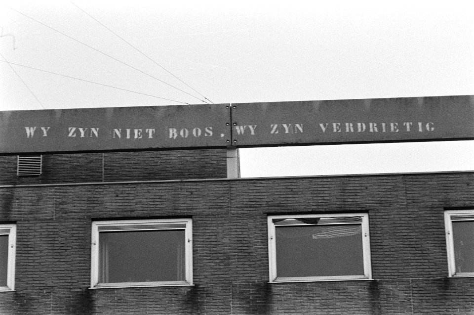 Studentenflat Zilverberg in Amsterdam-Noord vertoont grote gebreken en moet mi, Bestanddeelnr 931-9737