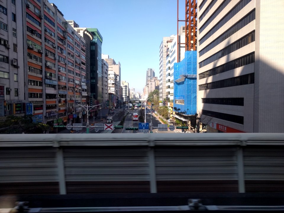 Street-viewed-from-MRT