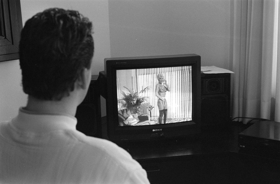 Stripteasefilm van 06-exploitant op het Amsterdamse Kabelnet, Bestanddeelnr 934-4439