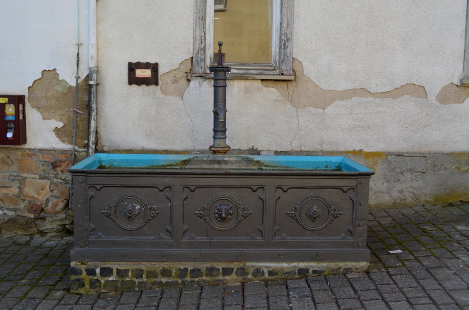 Strinz-Trinitatis, Brunnen, Panroder Straße