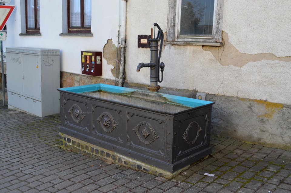 Strinz-Trinitatis, Brunnen, Panroder Straße (1)