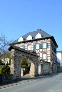 Strinz-Trinitatis, Scheidertalstraße 8 (1)