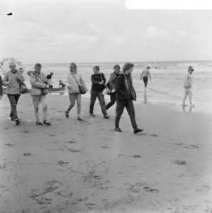 Strandzesdaagse van Wassenaar naar Noordwijk, tweede etappe wandelaars bij Katwijk, Bestanddeelnr 918-0349