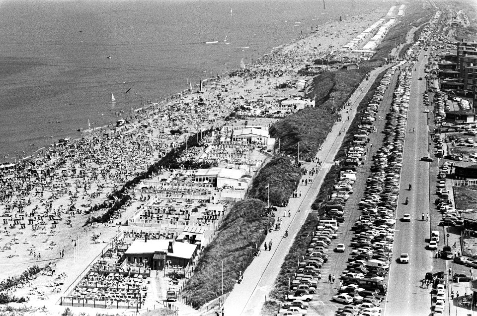 Stranddrukte te Zandvoort, Bestanddeelnr 930-2972