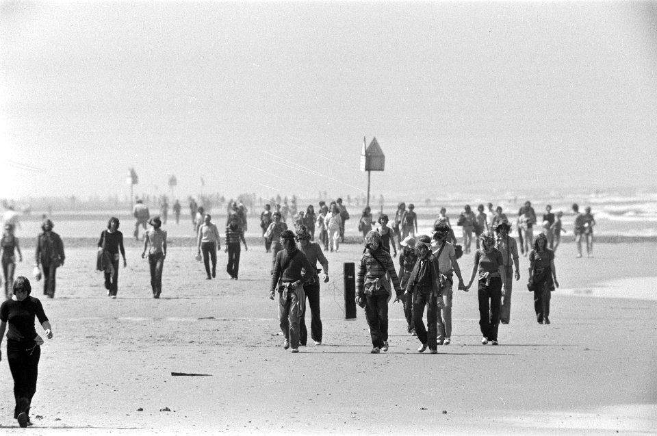 Strandzesdaagse in Hoek van Holland van start overzicht strandzesdaagse, Bestanddeelnr 927-3427