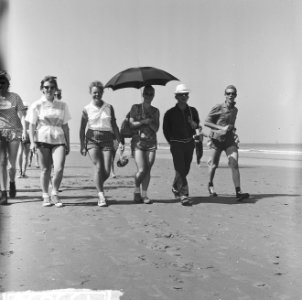 Strandzesdaagse van start Vol goede moed gaan ze op weg, Bestanddeelnr 915-3896