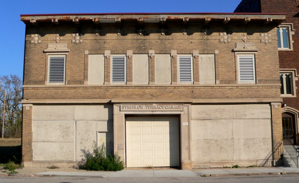 Strehlow Terrace garage from W 1