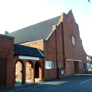 Stoneleigh Methodist Church, Stoneleigh Crescent, Stoneleigh (August 2013) (2)
