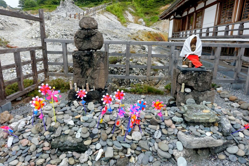 Stones and pinwheels - Bodaiji, Mount Osore - Mutsu, Aomori - DSC00417