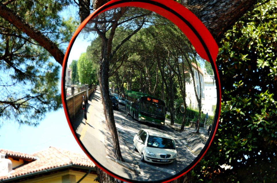 Street-mirror-Treviso-20050528-006