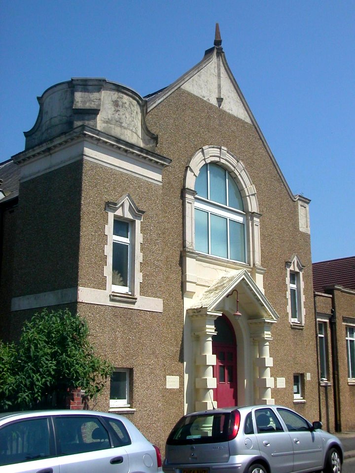 Stoneham Road Baptist Church, Stoneham Road, Poets Corner, Hove (June 2007) (1)