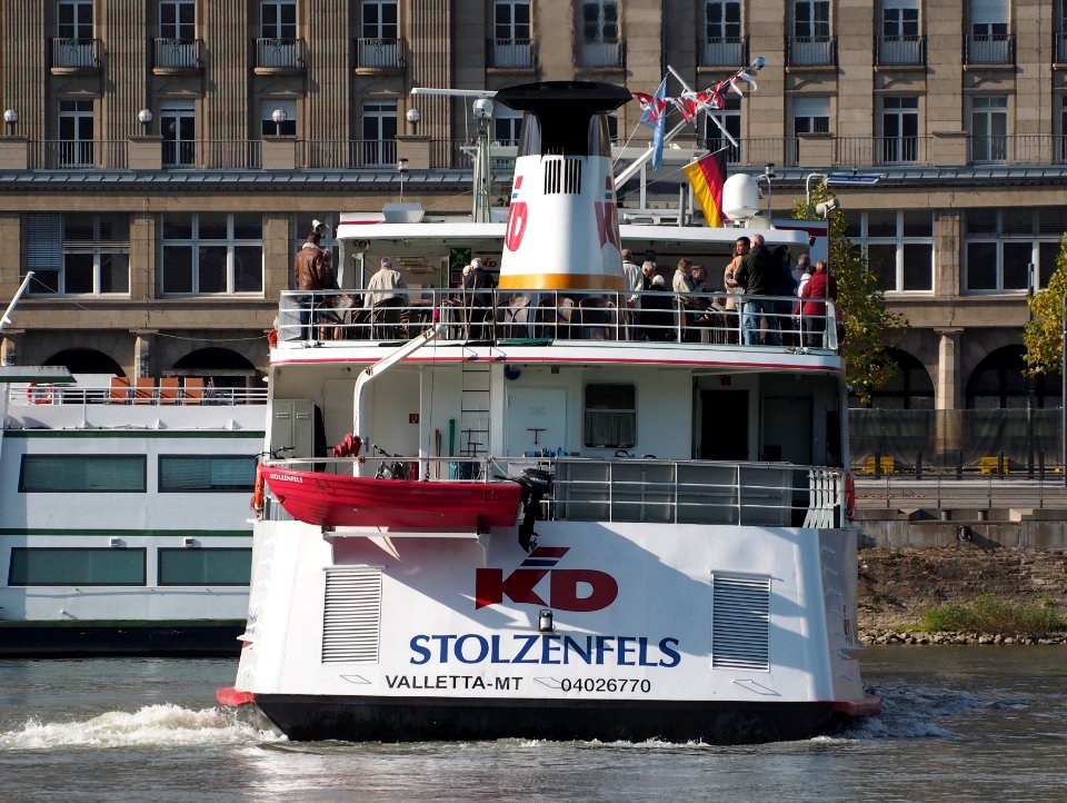 Stolzenfels, ENI 04026770 on the Rhine river at Koblenz, pic1