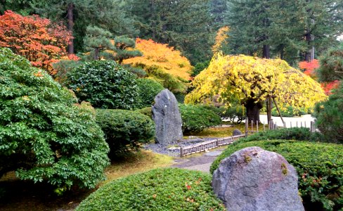 Stones - Portland Japanese Garden - Portland, Oregon - DSC08209