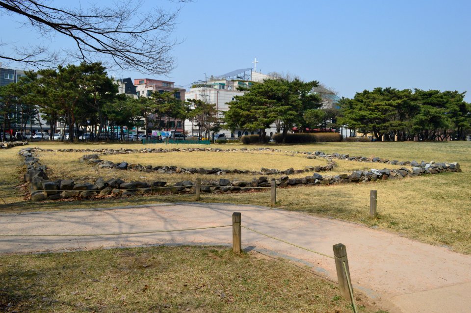 Stone Mound Tomb of Seoul Seokchon-dong Gobungun
