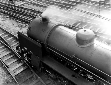 Stoomlocomotief 3906 bij een wissel, Bestanddeelnr 252-1009