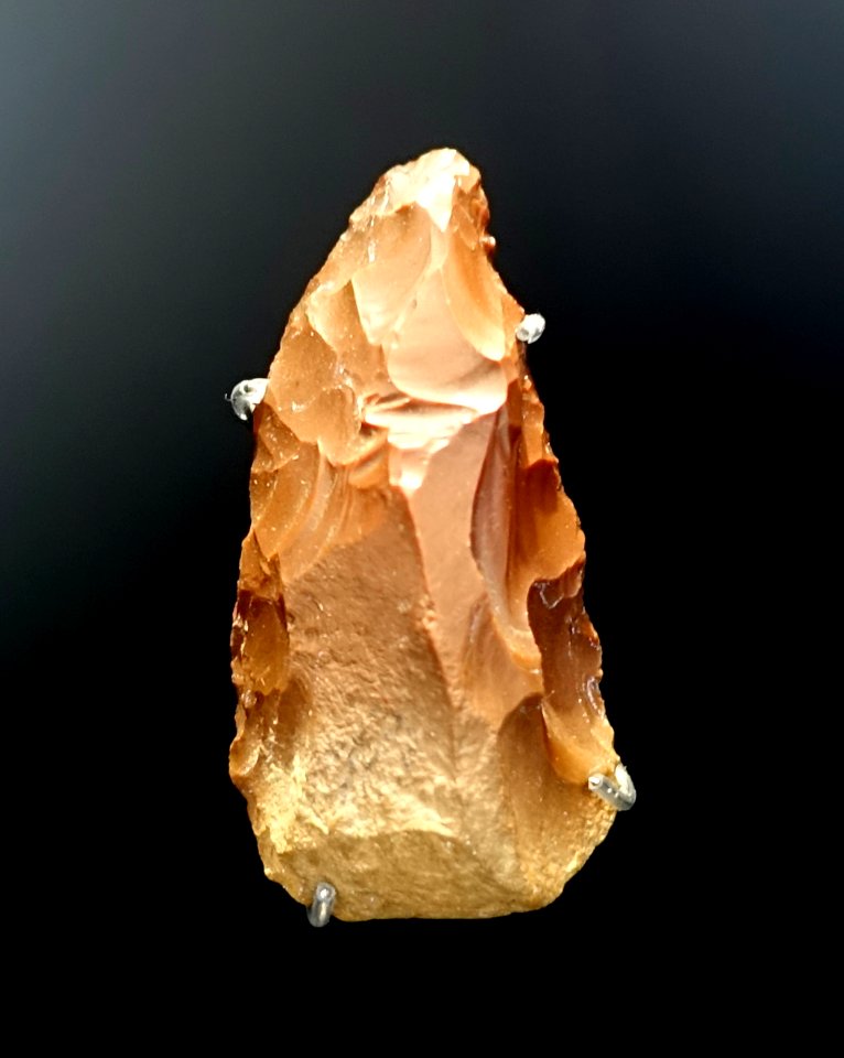 Stone tool, Neanderthal, Heidenschmiede, Heidenheim, c. 50,000 to 120,000 years old - Landesmuseum Württemberg - Stuttgart, Germany - DSC02696