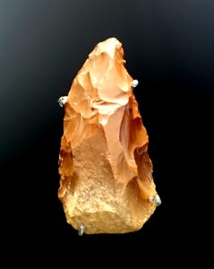 Stone tool, Neanderthal, Heidenschmiede, Heidenheim, c. 50,000 to 120,000 years old - Landesmuseum Württemberg - Stuttgart, Germany - DSC02696