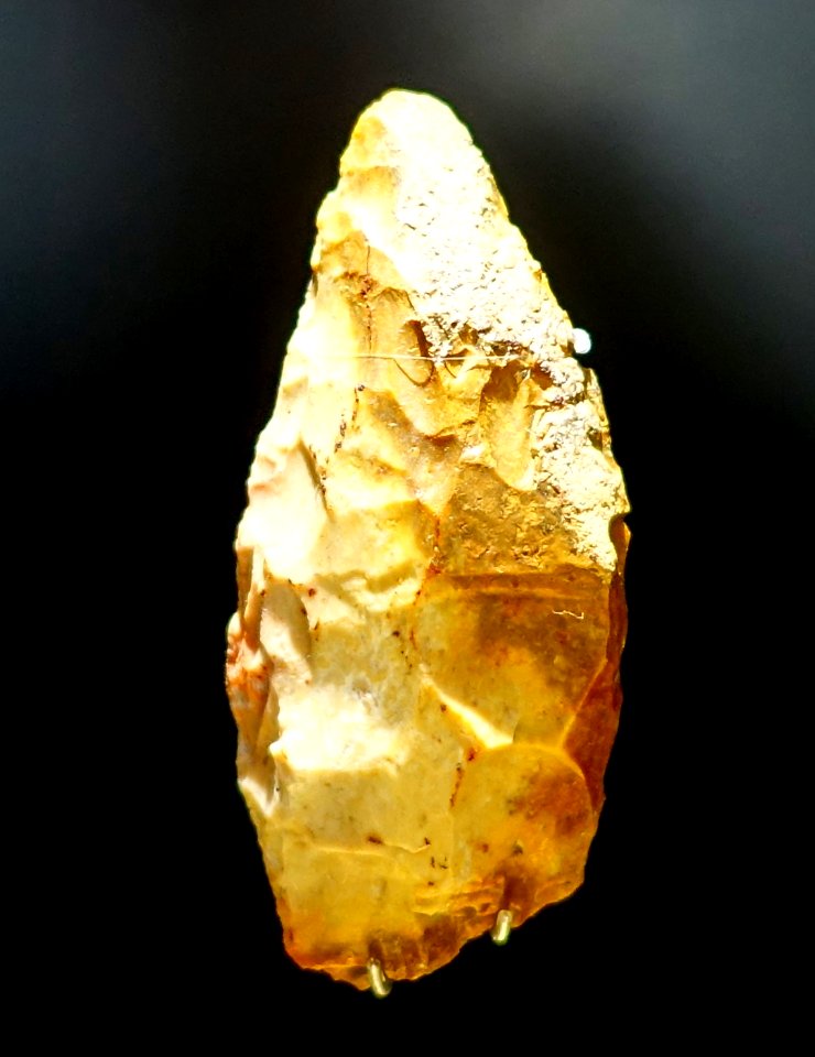 Stone tool, Neanderthal, Bad Urach, Wittlingen, c. 50,000 to 70,000 years old - Landesmuseum Württemberg - Stuttgart, Germany - DSC02688